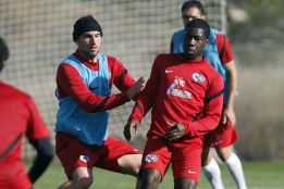 El holandés Sarpong rescinde su contrato con el Hércules CF El holandés Sarpong rescinde su contrato con el Hércules CF