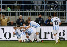 El Málaga sufrió hasta el final pero resolvió con su pegada El Málaga sufrió hasta el final pero resolvió con su pegada