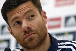 Xabi: "Mourinho me ha dicho que ayer se quedó trabajando" Xabi: "Mourinho me ha dicho que ayer se quedó trabajando"