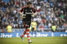 Ovación y cánticos a Casillas; división de opiniones con Mou Ovación y cánticos a Casillas; división de opiniones con Mou