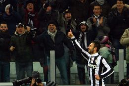 Vucinic conduce a semifinales al Juventus y elimina al Milán Vucinic conduce a semifinales al Juventus y elimina al Milán