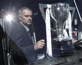 Mourinho, mejor entrenador de club del mundo por cuarta vez Mourinho, mejor entrenador de club del mundo por cuarta vez
