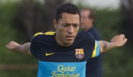 Adriano sigue con sus molestias y es baja ante el Córdoba Adriano sigue con sus molestias y es baja ante el Córdoba