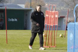 Bielsa: "Trataremos de no defender mal por querer atacar" Bielsa: "Trataremos de no defender mal por querer atacar"