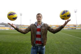 Oriol Riera: "Con el Alcorcón quiero hacer cosas importantes" Oriol Riera: "Con el Alcorcón quiero hacer cosas importantes"