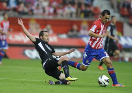 El Sporting, a un paso de ceder a De las Cuevas a Osasuna El Sporting, a un paso de ceder a De las Cuevas a Osasuna