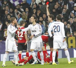 Cinco partidos a Sergio Ramos, al que no le salvó su tuit Cinco partidos a Sergio Ramos, al que no le salvó su tuit