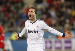 Con Higuaín y sin Özil Con Higuaín y sin Özil
