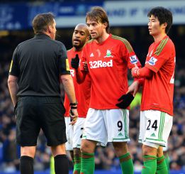 Vicente del Bosque siguió a Michu en el empate del Swansea Vicente del Bosque siguió a Michu en el empate del Swansea