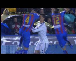 Pita Muñiz, que no vio el codazo de David Navarro a Cristiano Pita Muñiz, que no vio el codazo de David Navarro a Cristiano