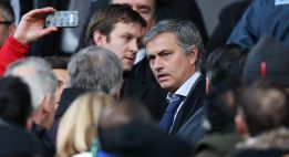 Mourinho estuvo en Old Trafford viendo al Manchester United Mourinho estuvo en Old Trafford viendo al Manchester United