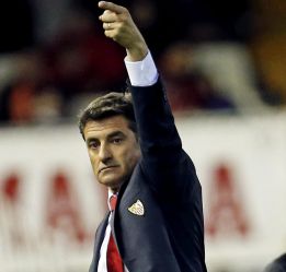 Del Nido mantiene a Míchel y esperará a la Copa del Rey Del Nido mantiene a Míchel y esperará a la Copa del Rey