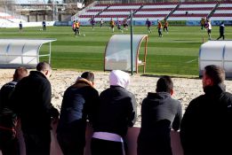 Insultos a Míchel y la plantilla en el entrenamiento del Sevilla Insultos a Míchel y la plantilla en el entrenamiento del Sevilla