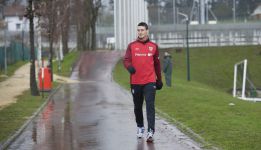 Aduriz vuelve a ejercitarse apartado del grupo Aduriz vuelve a ejercitarse apartado del grupo
