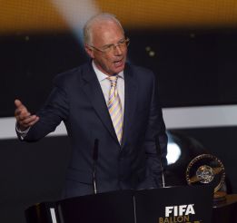 Beckenbauer: "Sólo puedo decir que me quito el sombrero" Beckenbauer: "Sólo puedo decir que me quito el sombrero"