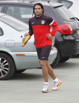 Falcao entra finalmente en la lista de Simeone ante el Betis Falcao entra finalmente en la lista de Simeone ante el Betis
