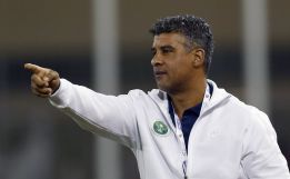 Rijkaard, destituido como seleccionador de Arabia Saudí Rijkaard, destituido como seleccionador de Arabia Saudí