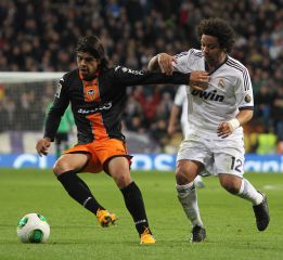 Banega: "Los árbitros no sólo perjudican al Real Madrid" Banega: "Los árbitros no sólo perjudican al Real Madrid"