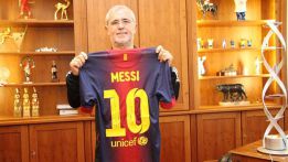 Müller recibe la camiseta que le envió Messi: "Es el mejor" Müller recibe la camiseta que le envió Messi: "Es el mejor"