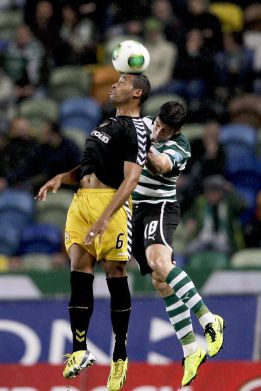 Un golazo del peruano Carrillo pone al Sporting séptimo Un golazo del peruano Carrillo pone al Sporting séptimo