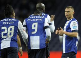 El Oporto derrota al Pacos Ferreira e iguala al Benfica El Oporto derrota al Pacos Ferreira e iguala al Benfica