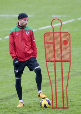 Marcelo Bielsa deja fuera de la lista para el Betis a Amorebieta Marcelo Bielsa deja fuera de la lista para el Betis a Amorebieta