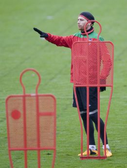 Bielsa se carga a Amorebieta Bielsa se carga a Amorebieta