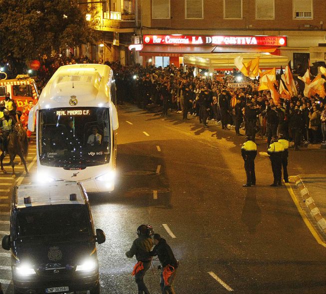 El Real Madrid llegó sin ningún problema al estadio de Mestalla El Real Madrid llegó sin ningún problema al estadio de Mestalla