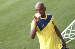 Marcos Senna: "Pedimos perdón a la afición por esta derrota" Marcos Senna: "Pedimos perdón a la afición por esta derrota"