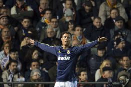 Benzema por Higuaín, único cambio respecto al once del 0-5 Benzema por Higuaín, único cambio respecto al once del 0-5