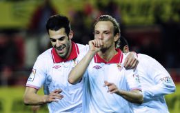El Sevilla arrolla a un Zaragoza en inferioridad y es semifinalista El Sevilla arrolla a un Zaragoza en inferioridad y es semifinalista