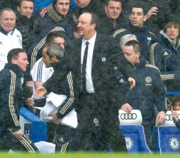 Benítez ve "obvio" que Ferguson sigue intimidando a los árbitros Benítez ve "obvio" que Ferguson sigue intimidando a los árbitros