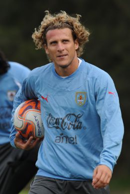 Forlán vuelve con Uruguay para el amistoso contra España Forlán vuelve con Uruguay para el amistoso contra España