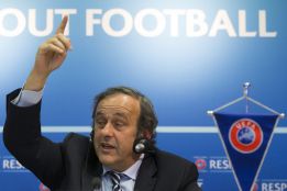 Platini quiere quitar el mercado invernal: "Perjudica a todos" Platini quiere quitar el mercado invernal: "Perjudica a todos"
