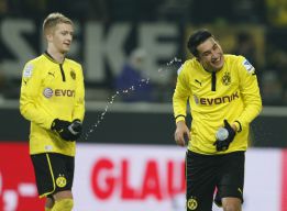 El Borussia Dortmund golea y Nuri Sahin vuelve a jugar El Borussia Dortmund golea y Nuri Sahin vuelve a jugar