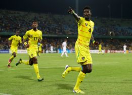 Adebayor y Togo dejan fuera de la Copa de África a Argelia Adebayor y Togo dejan fuera de la Copa de África a Argelia
