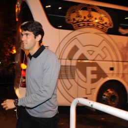 Mou excluye a Kaká tras decir que el Milán sería su solución Mou excluye a Kaká tras decir que el Milán sería su solución