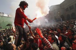 Los graves disturbios de Port Said dejan al menos 30 muertos Los graves disturbios de Port Said dejan al menos 30 muertos
