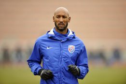 Anelka pasa el reconocimiento médico con la Juventus Anelka pasa el reconocimiento médico con la Juventus
