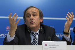Platini: "Es pura especulación y no descarto acudir a la justicia" Platini: "Es pura especulación y no descarto acudir a la justicia"