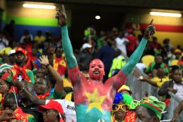 Burkina Faso sonríe y supera la reciente tragedia en su liga Burkina Faso sonríe y supera la reciente tragedia en su liga