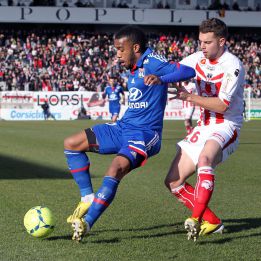 El Lyon pierde y se descuelga del Paris Saint Germain El Lyon pierde y se descuelga del Paris Saint Germain