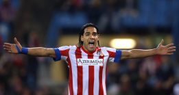 Falcao y Mario Suárez, titulares y Pabón debuta con el Betis Falcao y Mario Suárez, titulares y Pabón debuta con el Betis