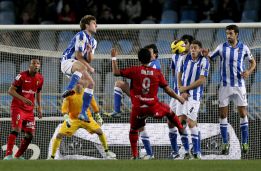 Vela, Castro e Ifrán marcan en la cómoda victoria de la Real Vela, Castro e Ifrán marcan en la cómoda victoria de la Real