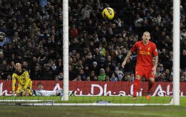 Agüero rescata un punto para un City que se aleja del líder Agüero rescata un punto para un City que se aleja del líder