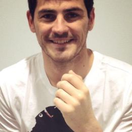 A Casillas le retiran la escayola A Casillas le retiran la escayola