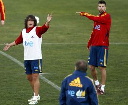 Puyol apunta a titular en su partido número 100 con España Puyol apunta a titular en su partido número 100 con España