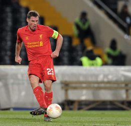 Jamie Carragher anuncia su retirada al final de temporada Jamie Carragher anuncia su retirada al final de temporada