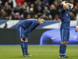 Francia da la espalda a Benzema tras la derrota contra Alemania Francia da la espalda a Benzema tras la derrota contra Alemania