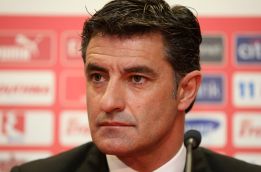 Míchel debuta con victoria y el Olympiacos es más líder Míchel debuta con victoria y el Olympiacos es más líder